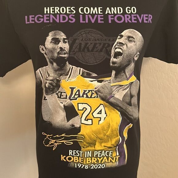 Kobe Bryant Black Memorial Graphic Shirt - Picture 4 of 7